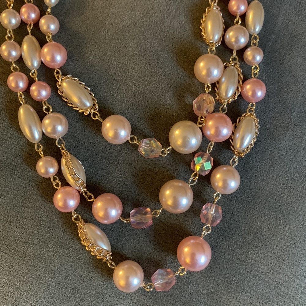Vintage Japan off white/pink faux pearl earrings & necklace set!